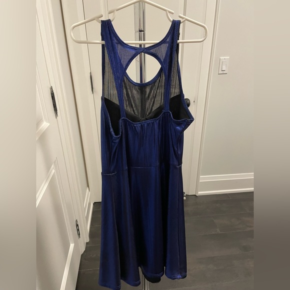 Pretty little part dress! - Picture 3 of 3